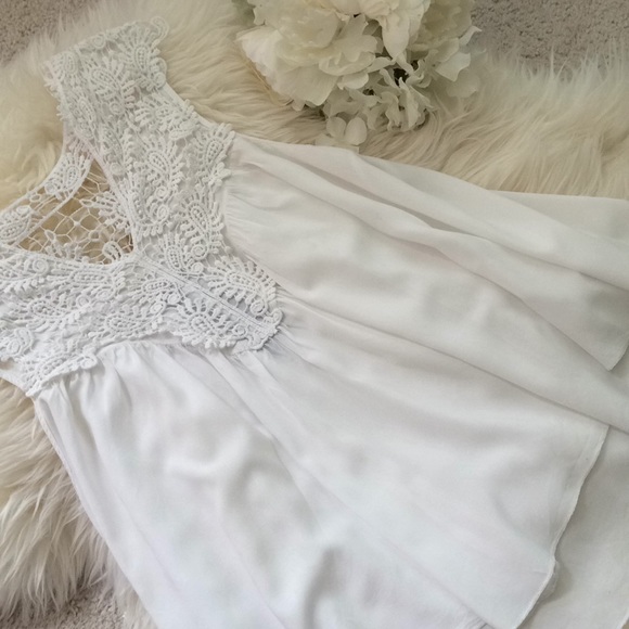 Moon Collection LA Sleeveless Top - Picture 2 of 8